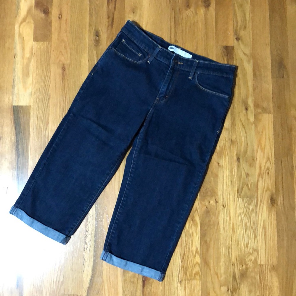 Levi’s Size 8 Capris